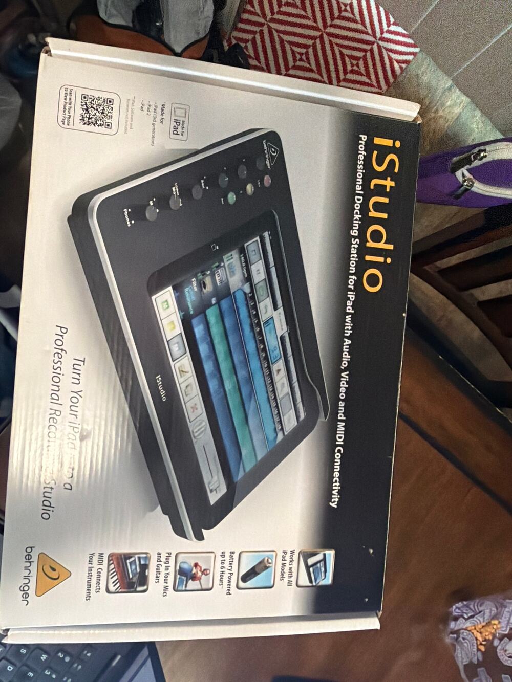 Behringer iStudio iS202 Docking Station For iPad Recording Dock Interface Mixer